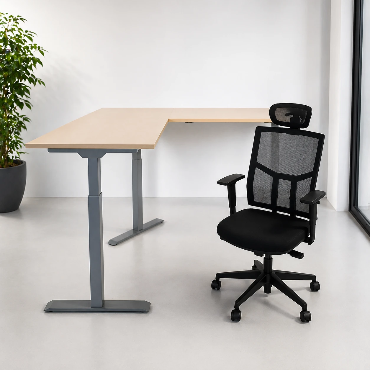 Ergonomischer Bürodrehstuhl und höhenverstellbarer Schreibtisch für moderne Arbeitsplätze in Köln