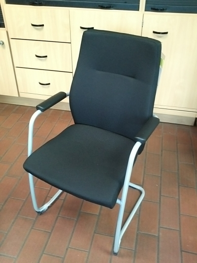 Freischwinger NeL, mit Armlehnen