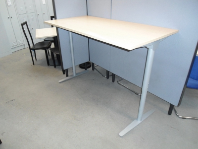 höhenverstellbarer Schreibtisch