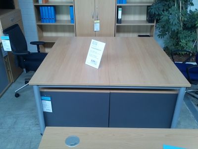 Doppelarbeitsplatz B 160 x T 160 x H 72 -82 cm