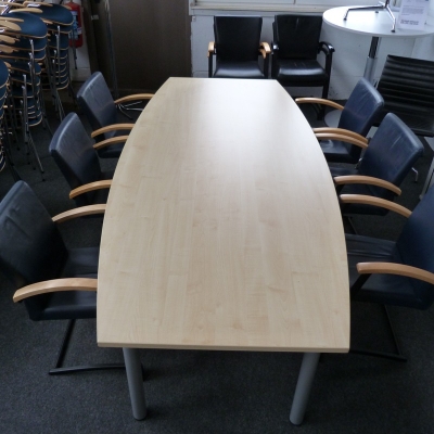 Konferenztisch Bootsform