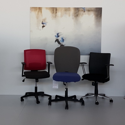 drei verschiedene einfache gebrauchte Bürodrehstühle