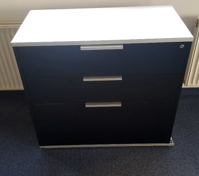 schwarzes Sidebord mit Aluminium Abdeckplatte und 3 Schubladen