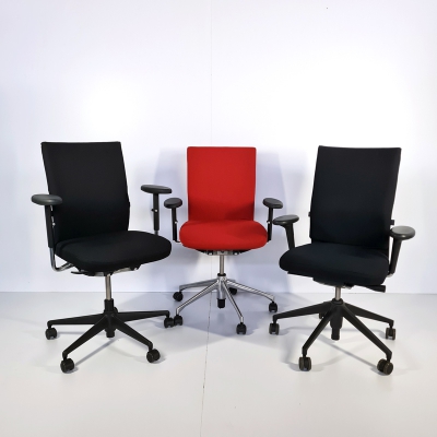 drei Bürodrehstühle in rot und schwarz von Vitra, Modell ID soft