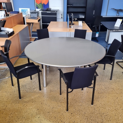 Gro&szlig;er Besprechungstisch