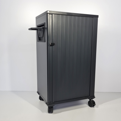 anthrazitfarbener Caddy von FM mit Querrolllade auf Rollen