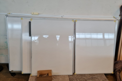 verschiedene gebraucht Whiteboards in unterschiedlicher Größe