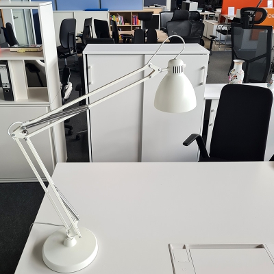 Luxo Tischleuchte in Weiß – Der Designklassiker für professionelle Arbeitsplätze