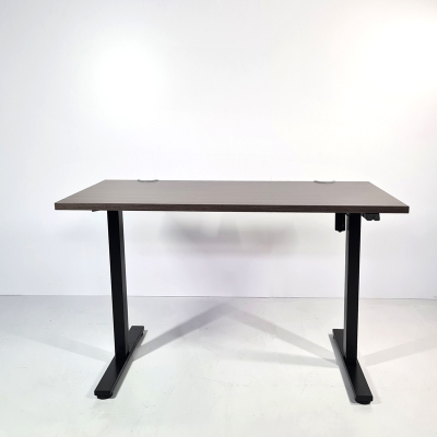 Steh-Sitz-Schreibtisch mit schwarzem Gestell