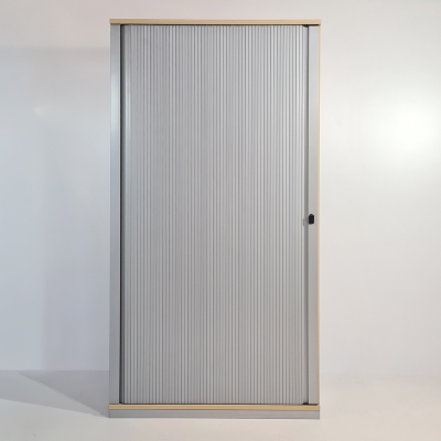 Querrollladenschrank Ahorn Korpus und silberne Front von Steelcase