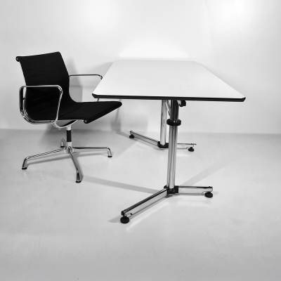 Schreibtische USM Kitos mit Vitra Stuhl