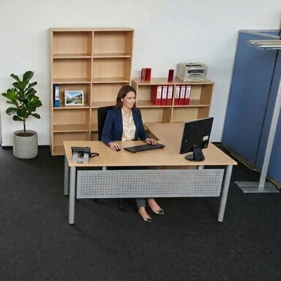 Schreibtisch als Winkelkombination in Ahron mit passenden Schränken