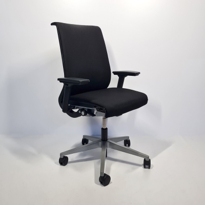 Bürostuhl Think von Steelcase in einem Homeoffice