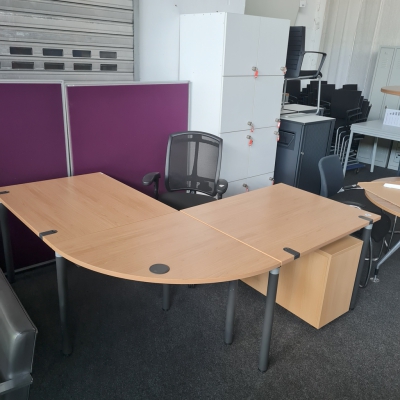 Winkelschreibtisch von Ceka in Buche hell