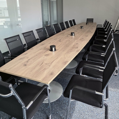 Großer Konferenztisch in Sondermaß