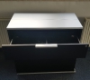 schwarzes Sidebord mit Aluminium Abdeckplatte und 3 Schubladen
