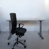 gebrauchter Steh-Sitz-Schreibtisch mit B&uuml;rodrehstuhl
