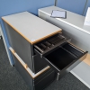 gebrauchter Rollcontainer aus anthrazitfarbenen Stahl und heller Abdeckplatte