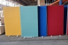 vier große bunte freistehende Trennwände