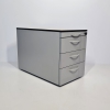 viele Steelcase Rollcontainer in Reihen
