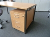 Schreibtisch mit gebrauchtem Gestell und neuer Tischplatte
