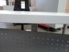Chefschreibtisch mit leichter Bogenform und Metallsichtblende