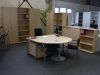 Kompletter Arbeitsplatz XP mit Schreibtisch und Besprechungsanbau, Aktenschrank, Regal und Sideboard