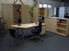 Großer Freiformschreibtisch in Waveform mit Aktenschränken und Sideboards
