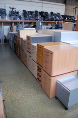 Rollcontainer und Standcontainer für Büroarbeitsplätze