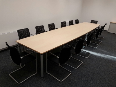 XP - Besprechungstisch UP Bootsform 500 x 100/120/100 x 72-82 cm