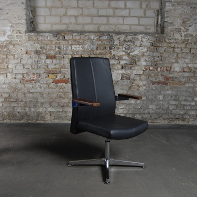 Leder-Konferenzstuhl Modell H