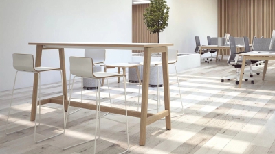 Stehtisch mit Holzbeinen
