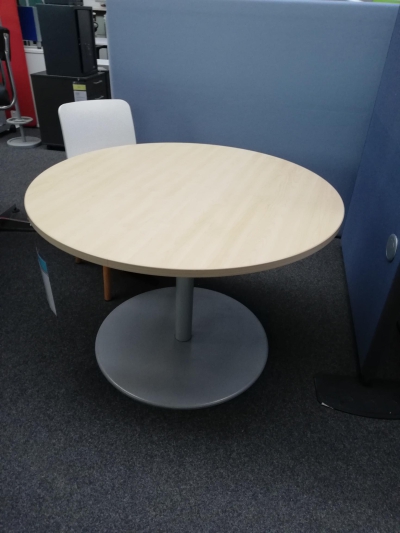 Höhenverstellbarer Tisch mit Tellerfuß, gebraucht