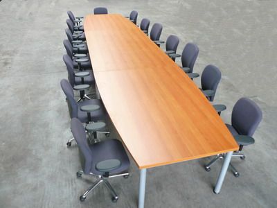 Konferenztisch 650 x 140 / 100 cm Bootsform